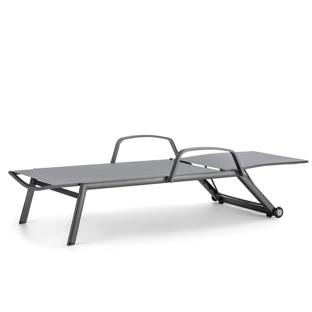 MALAGA Liegestuhl mit Armlehnen_hasler möbel