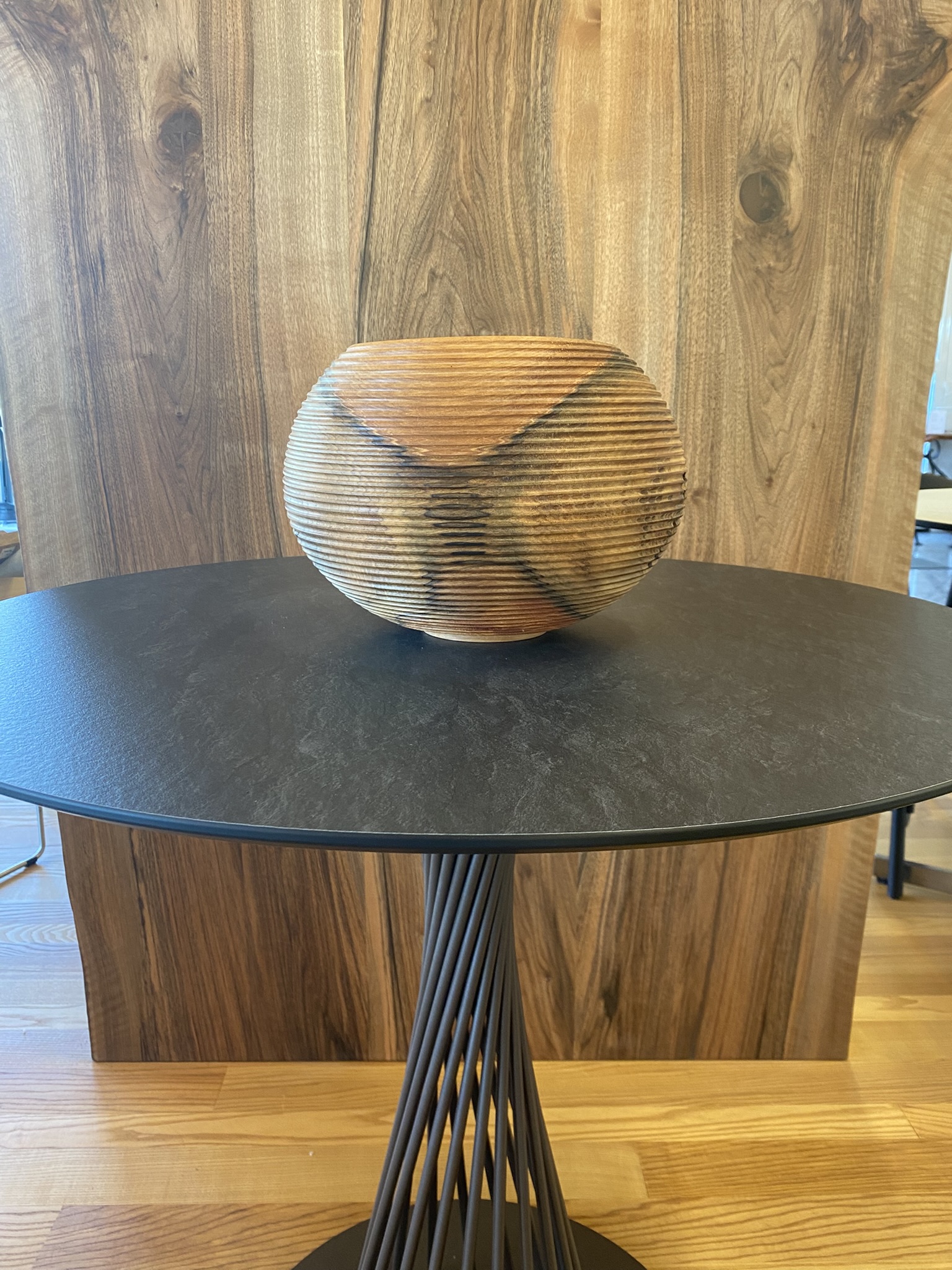 Hohlgefäss - Schweizer Nussbaum